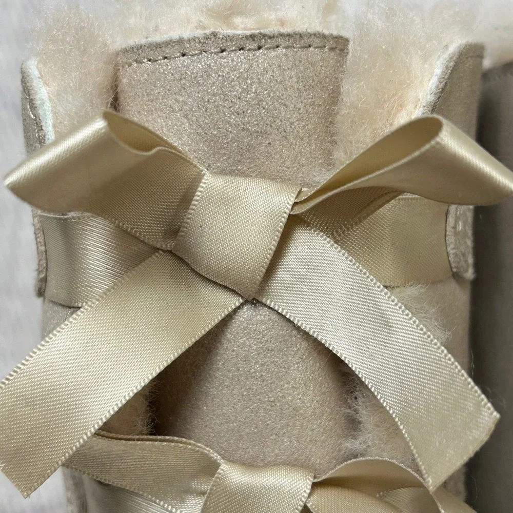 UGG Australia Bailey Bow Shimmer Gold Champagne Boots Size‎ 6